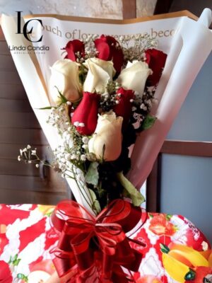 ramo de rosas, rosas para el Día de la Madre, regalo de flores, arreglo de rosas, flores para toda ocasión, ramo especial, flores elegantes, rosas para regalar, regalo floral, flores para mamá.